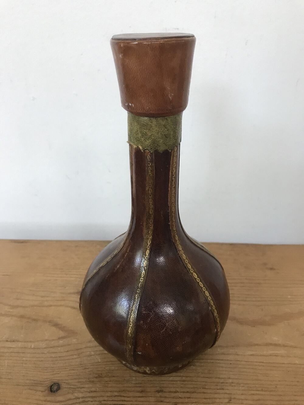 Vtg Italian Leather Covered Wrapped Glass Wine Decanter Liquor Bottle Screw Top